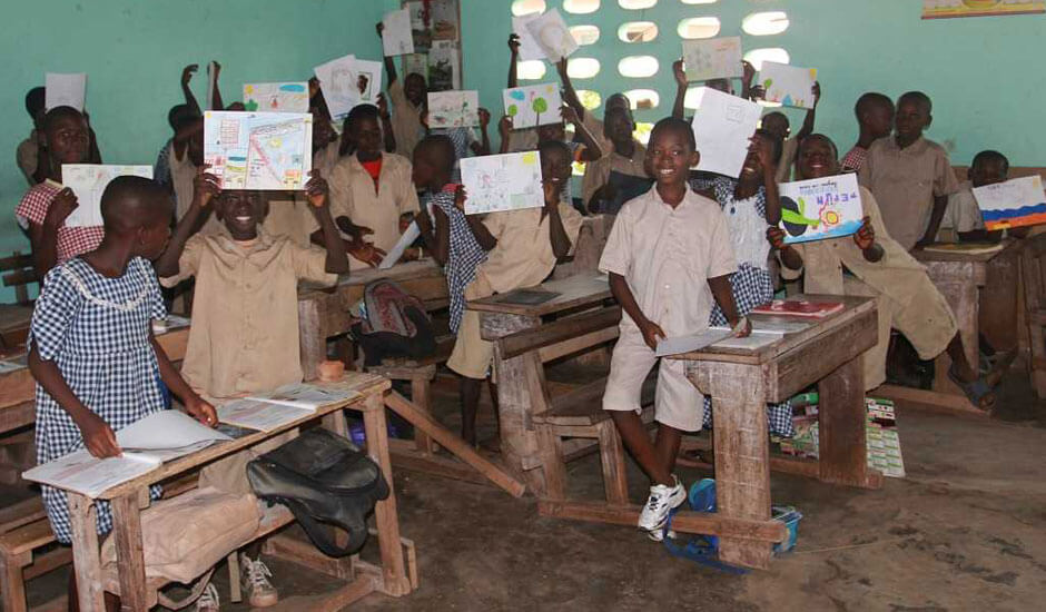 ¿La mitad para la escuela en África de la maestra Marjan, <br>
              la otra mitad para un nuevo rincón de juegos?